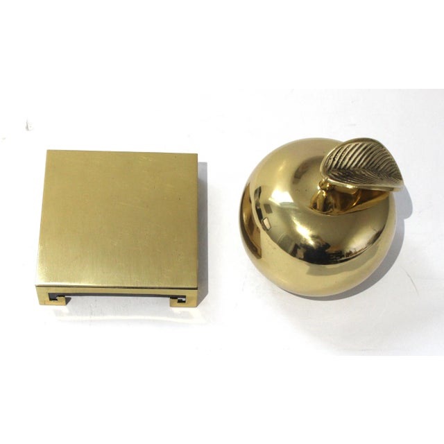 Metal Paper Weight Apple Form in Polished Brass on a Separate Brass Stand Paperweight For Sale - Image 7 of 9