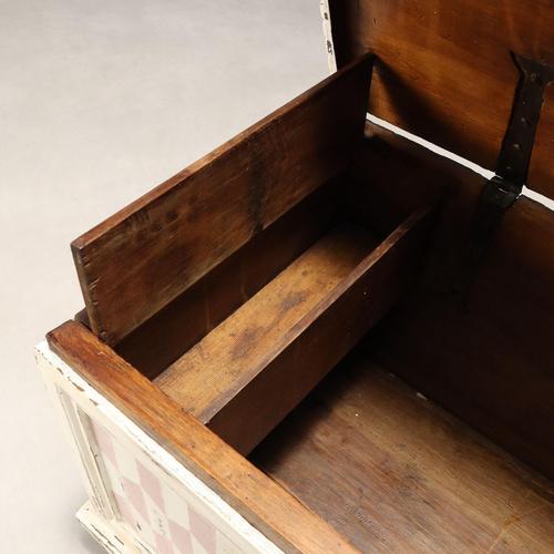 Lacquered Walnut Chest, 18th Century For Sale - Image 9 of 15