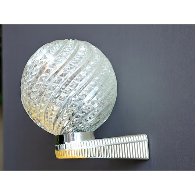 Mid-Century Modern Silver Chome Wall Sconce in Clear Glass, 1970s For Sale - Image 10 of 10