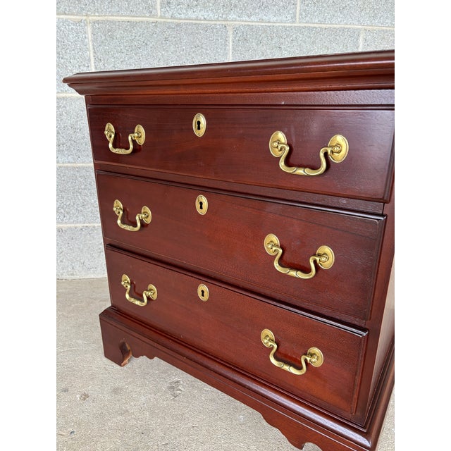 Lexington Heirloom Bracket Foot 3 Drawer Mahogany Nightstand For Sale In Philadelphia - Image 6 of 11