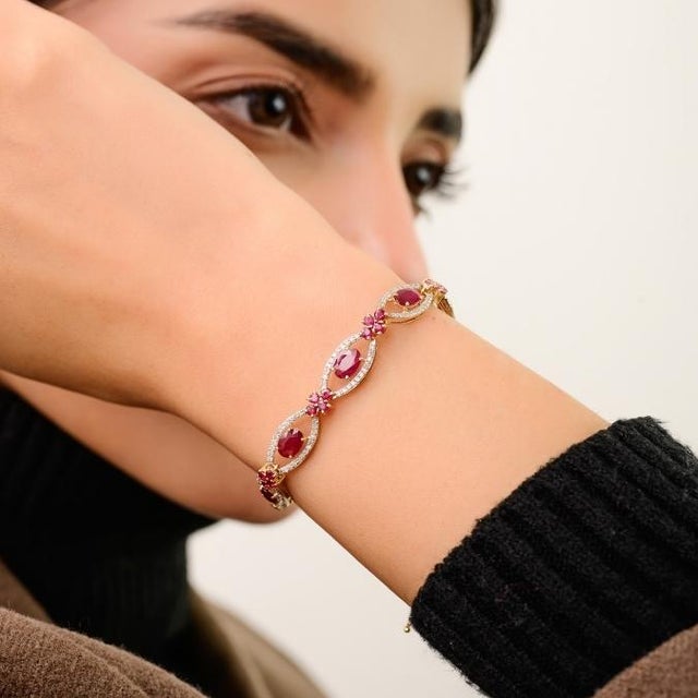 VRJewels Retro-Style 6.93 Ct Natural Ruby & Diamond Floral Link Bracelet in 14k Gold For Sale In New York - Image 6 of 13