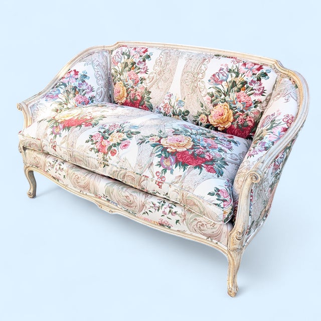 Now is your chance to purchase this GORGEOUS Grandmillenial style Chintz French Provincial Settee Loveseat Couch in a...