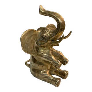 Vintage Solid Brass Sitting Elephant Statue or Bookend for Palm Beach Regency, British Colonial, Hollywood Regency and Chinoiserie Decor For Sale