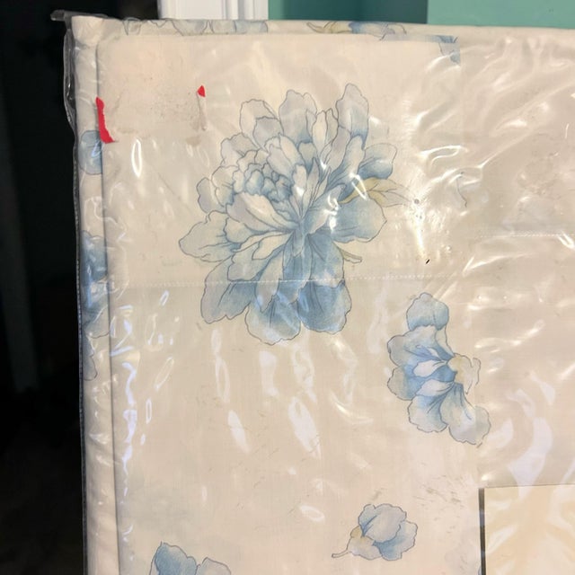 Vintage Mirabello 200 Thread Count 100% Cotton Percale Floral Queen Sheet Set For Sale - Image 4 of 10
