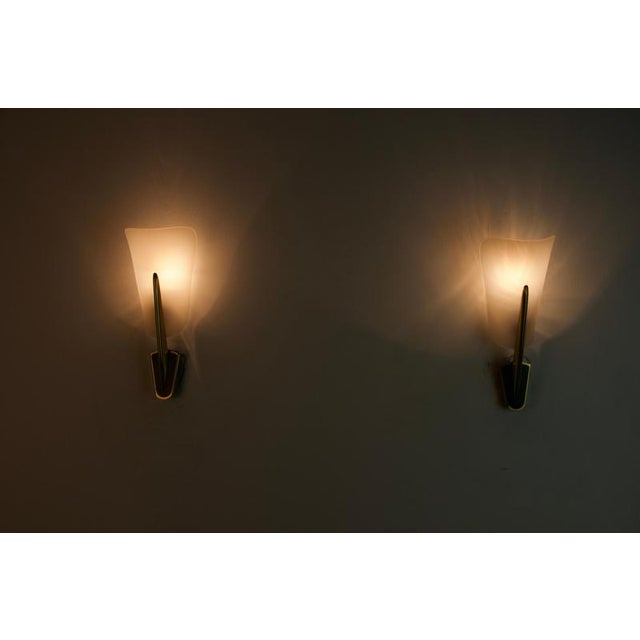 1960s Mid-Century Brass and Acrylic Glass Wall Lamps, Italy, 1960s, Set of 2 For Sale - Image 5 of 11