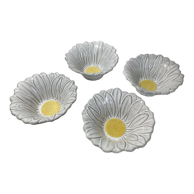 Vintage Bordallo Pinheiro Maria Flor Daisy Majolica Bowls - Set of 4 For Sale