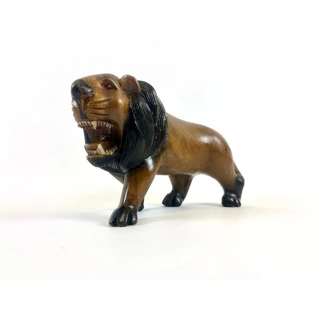 Vintage Wooden Carved Lion Figure, 1930s, in Very Good conditions. Designed 1920 to 1949