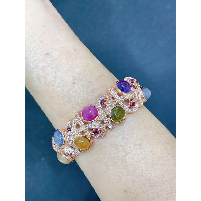 Bochic “Capri” Vintage Ruby & Multi Sapphire Cuff Set In 18K Gold & Silver For Sale - Image 4 of 9