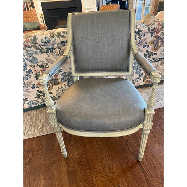 French Pair of Glazed Linen Accent Chairs Attributed to Niermann Weeks For Sale - Image 3 of 14