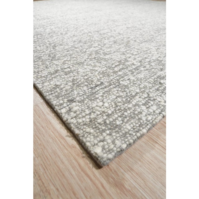 Contemporary 8x10 Opulent Alluring Silver Solid Open Field Handmade Wool Carpet Rug For Sale - Image 3 of 9