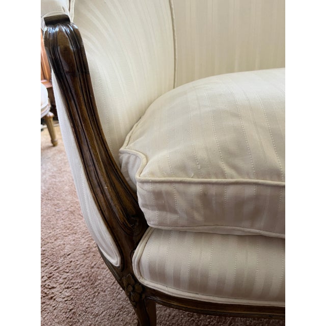 1940s French Style White Settee For Sale In San Francisco - Image 6 of 10