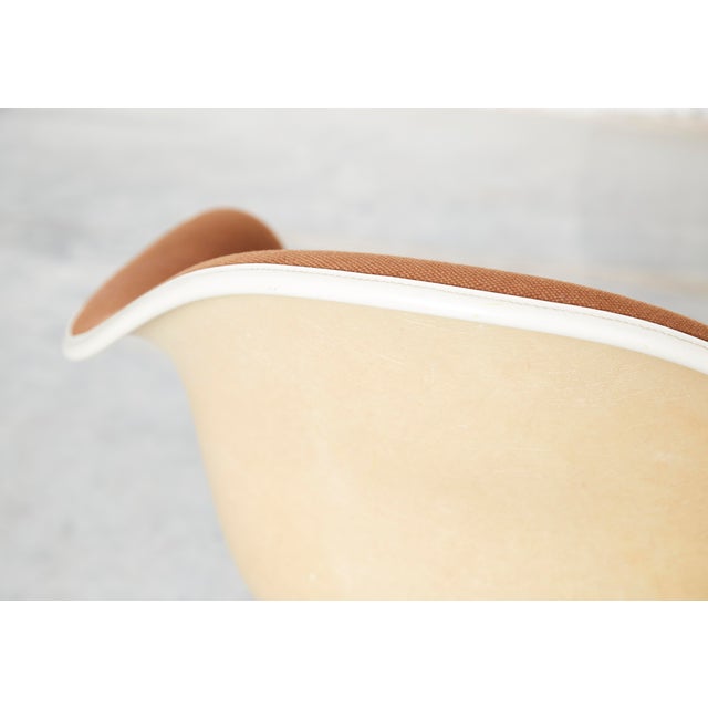 Vitra Off-White Dax Fiberglass Chair by Charles & Ray Eames for Vitra, 1990s, Set of 2 For Sale - Image 4 of 18