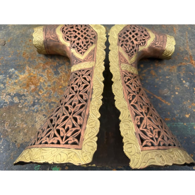 In historical Ottoman courts, the Kaftan (Caftan) was more than a garment; it was a symbol of absolute authority, honor,...