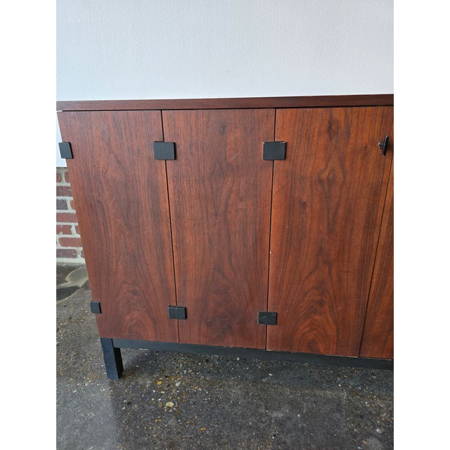 Brown Attributed to Milo Baughman for Directional Walnut Media Cabinet Credenza – Vintage MCM For Sale - Image 8 of 12