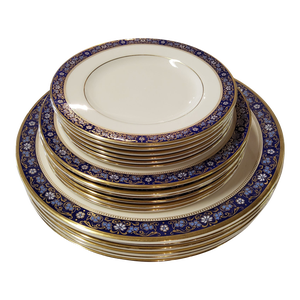 1980s Set of English Minton Dinnerware for 6 in the Edinburgh Pattern- 18 Pieces