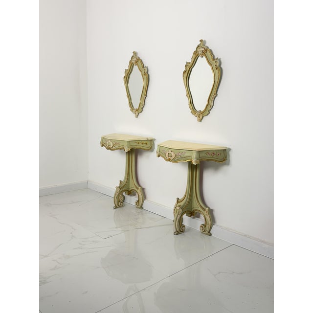 Set of 2 Venetian bedside tables and mirrors, marble top, 1960s Drawer on the front. Good condition. Found in a noble...