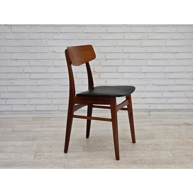 1970s, set of 4 Danish dining chairs by Findahl Møbelfabrik. Solid teak wood, reupholstered by craftsman in black quality...