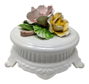 Italian Regency Borbone Handmade Rose Covered Ceramic Decorative Box