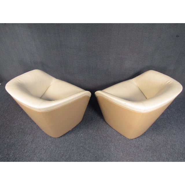 1970s Pair of Vintage Modern Two-Tone Leather Tub Chairs - 2 Pieces For Sale - Image 11 of 12