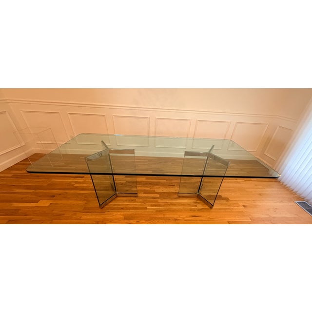 Stunning and elegant dining table. Replica of (model 6060) designed by Leon Rosen for the Pace Collection composed of a...