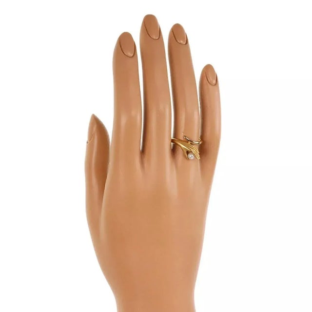 This beautifully sculpted ring is by Carrera y Carrera, it is crafted from 18k yellow gold with a polished and satin...