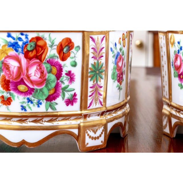 French Antique 18th Century Paris Porcelain Bough or Bulb Flower Pots by the Queen's Factory, Rue Thiroux - A Pair For Sale - Image 3 of 18