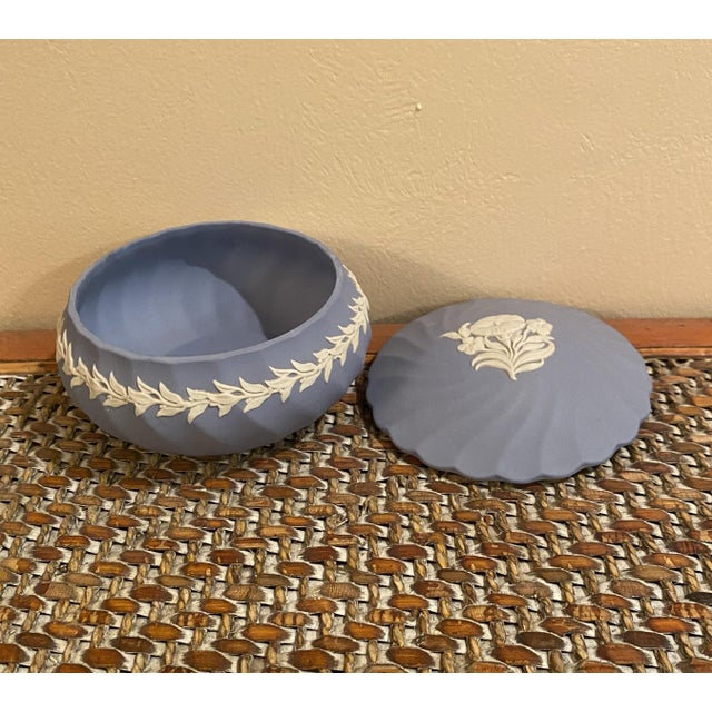 English Vintage Blue & White Wedgwood Lidded Round Box For Sale - Image 3 of 5