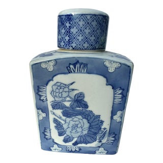 Vintage Chinoiserie Blue and White Chinese Porcelain Vase Tea Caddy Jar, Early 20th Century For Sale