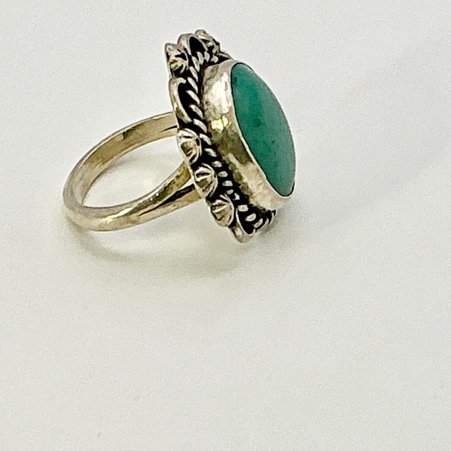 1970s Vintage Southwestern Navajo Boho Chic Sterling & Turquoise Cocktail Ring - Size 7.25 For Sale - Image 11 of 14