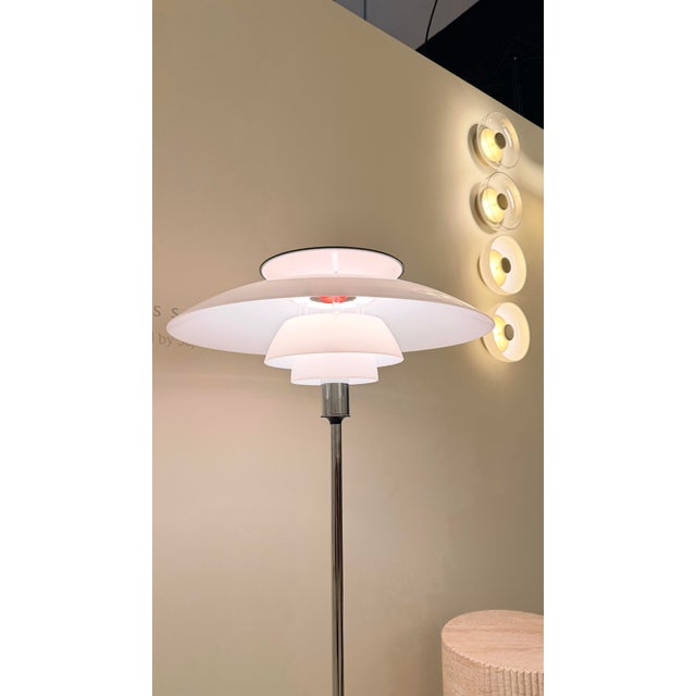 Light concept The fixture emits a diffused, reflected, symmetrical light. The majority of the light is directed downward....