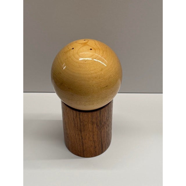 Mid-Century Modern Mid-Century Modern Geometric Two-Tone Nesting Wood Salt and Pepper Shakers For Sale - Image 3 of 12