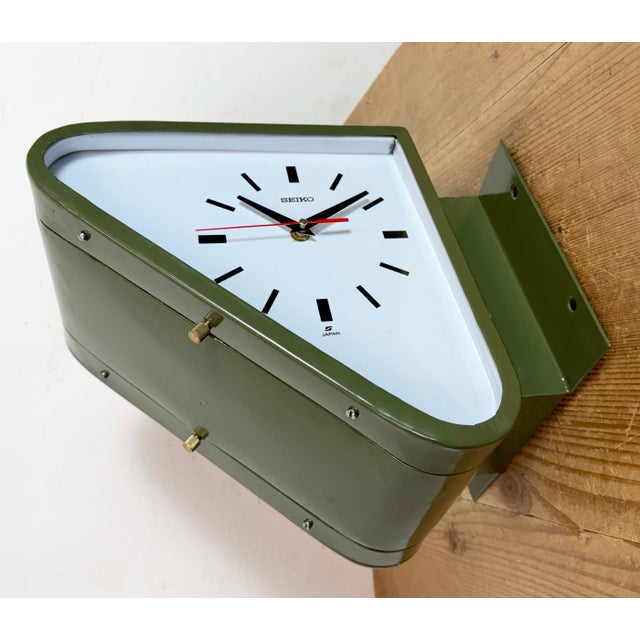 Industrial Vintage Green Ships Double-Sided Wall Clock from SEIKO, 1970s For Sale - Image 3 of 18