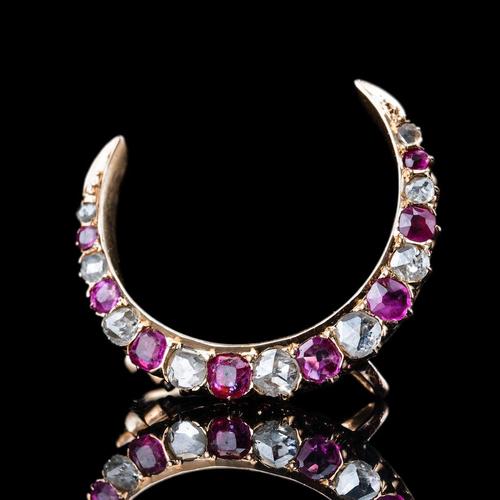 Antique Victorian 18 Karat Gold Crescent Brooch with Ruby and Diamond, 1880s For Sale - Image 9 of 18