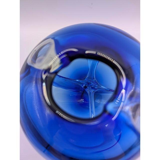 Hand blown cobalt blue orb art glass vase by talent artist William Worcester. Bill and his equally talent wife Sally split...