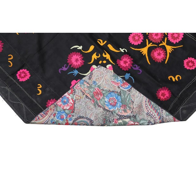 1950s Vintage Black Suzani | Vintage Silk Hand-Embroidered Uzbek Suzani Wall Hanging. For Sale In Los Angeles - Image 6 of 8