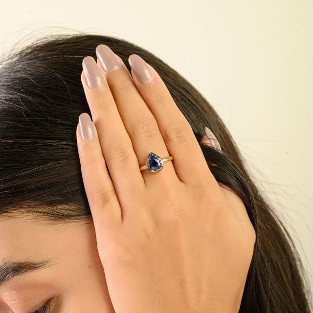 18k Gold Pear Cut Deep 1.52 Ct Blue Sapphire Art Deco Bezel Set Ring Size 6.5 For Sale In New York - Image 6 of 16