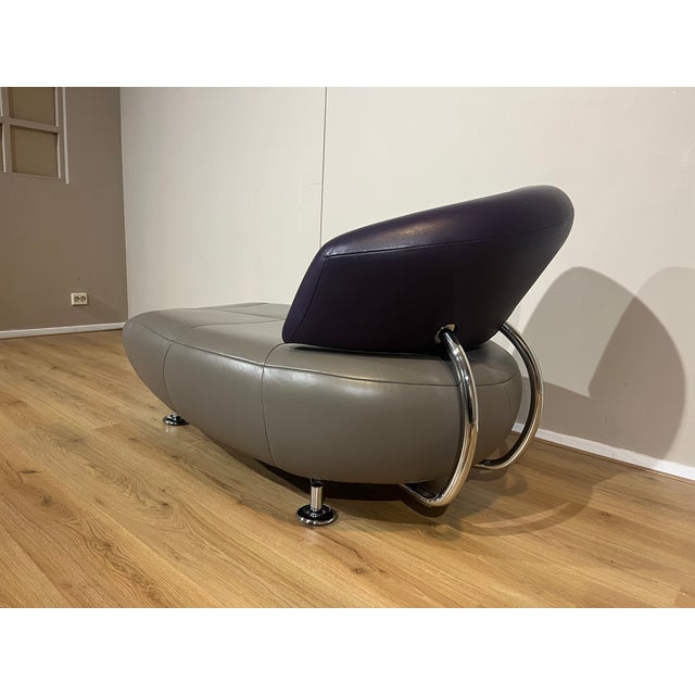 Brand: Leolux Model: Kikko Designer: Hugo de Ruiter Color: Gray/Taupe and Purple This chair/chaise from the Dutch top...