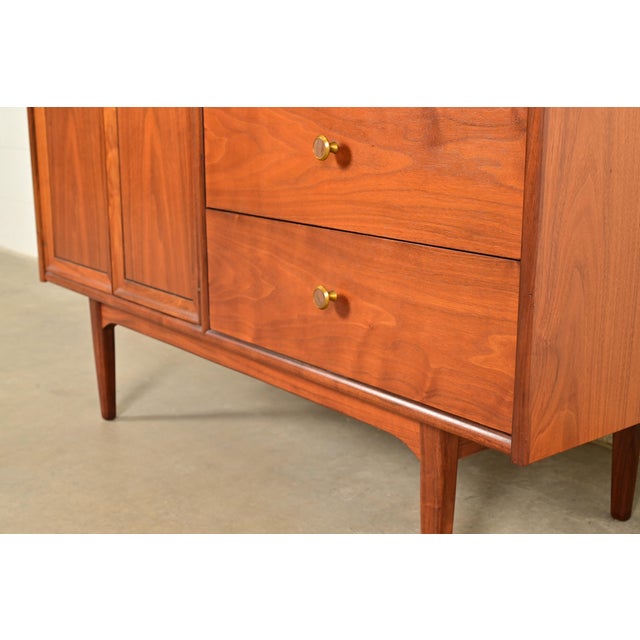 Kipp Stewart for Drexel Declaration Mid-Century Modern Walnut Lighted Breakfront or Bar Cabinet, 1960s For Sale - Image 11 of 18