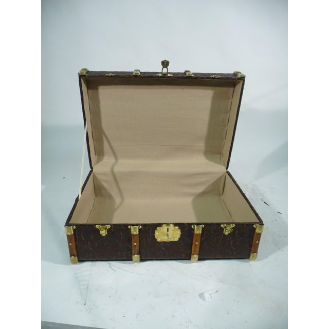 Antique Embroidered Trunk, 1920s, in Very Good conditions. Designed 1920 to 1949