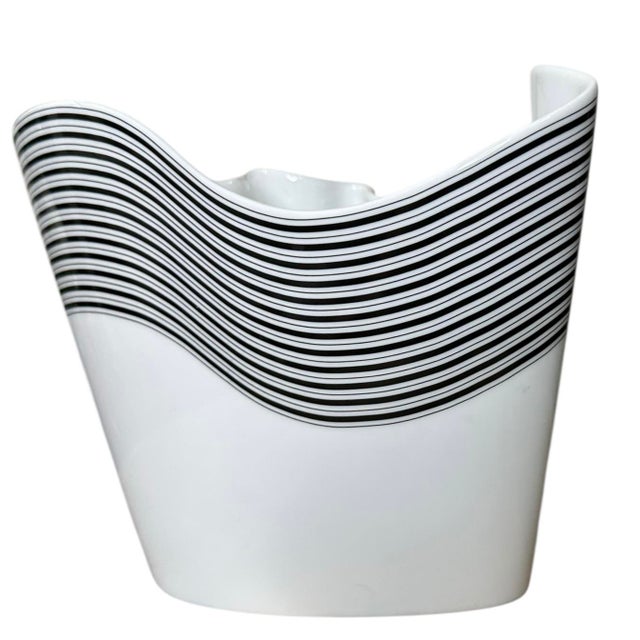 White Sculptural Op Art Porcelain Vase Rosenthal Barbara Brenner 1960s For Sale - Image 8 of 10
