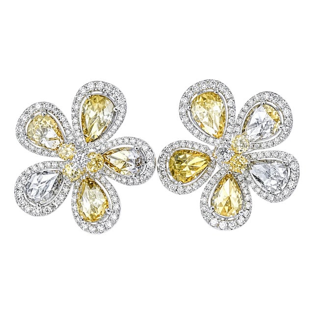 Late 20th Century Pair of 18K White Gold Rose Cut Champagne Diamond Floral Earrings For Sale