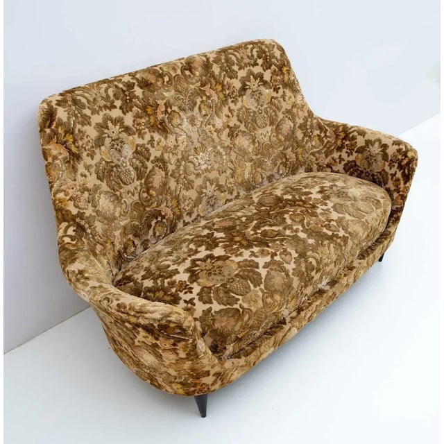 Small Mid-Century Modern Curved Sofa, Italy, 1950s For Sale - Image 4 of 8