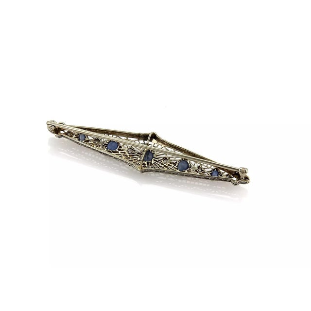 Contemporary Art Deco Diamond & Sapphire 14k White Gold Filigree Brooch Pin For Sale - Image 3 of 5