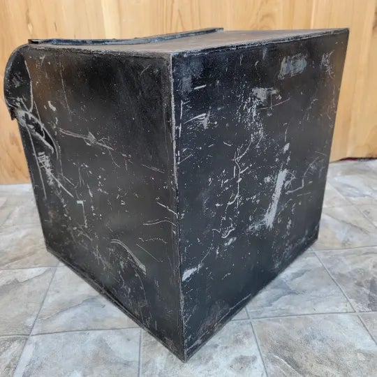 Early 20th Century Antique Metal Large Tea Tin for General and County Stores For Sale - Image 10 of 10