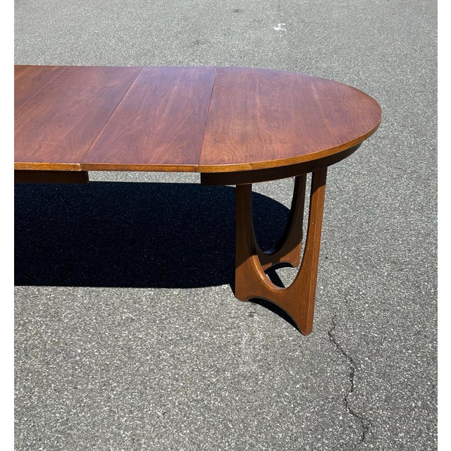 Mid 20th Century Mid-Century Modern Broyhill Brasilia 6140-45 Round Pedestal Base Walnut Dining Table With 3 Leaves For Sale - Image 5 of 7