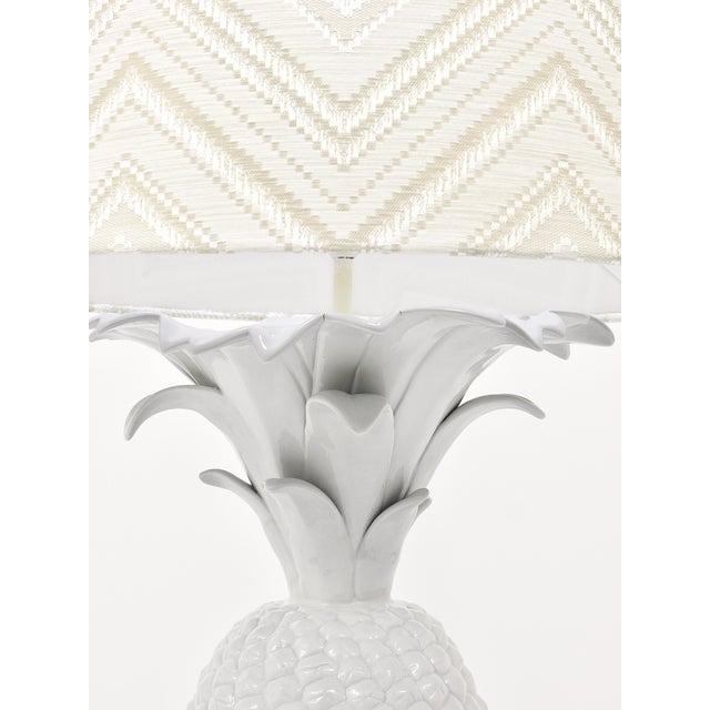 Hollywood Regency White Pineapple Table Lamp from Tommaso Barbi, Italy, 1970s For Sale - Image 11 of 18