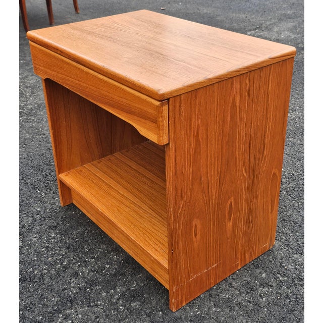 1970s Danish Modern Teak Single Drawer Bedside Table For Sale - Image 4 of 10