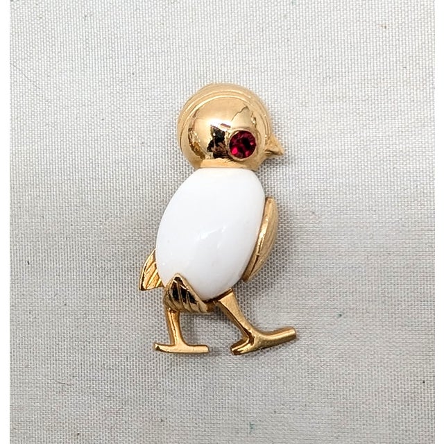 1960s Vintage 1960s Signed Napier Small Goldtone White Cabochon Chick Brooch For Sale - Image 5 of 6