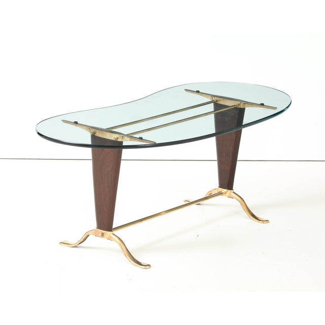 1960s Paolo Buffa Style Brass and Walnut Coffee Table With Kidney Shape Glass Top For Sale - Image 5 of 17