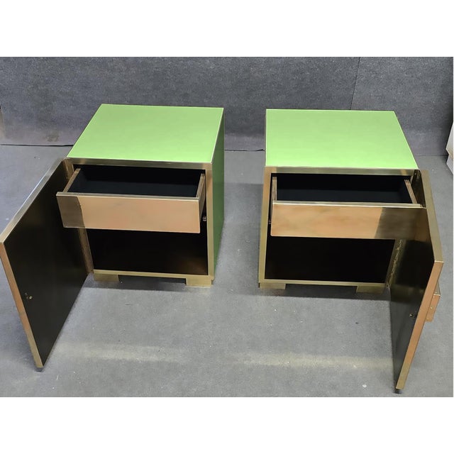 Italian Nightstands in Glossy Green Glass with Brass Trim from Justfurnituress SRL, Set of 2 For Sale - Image 4 of 8